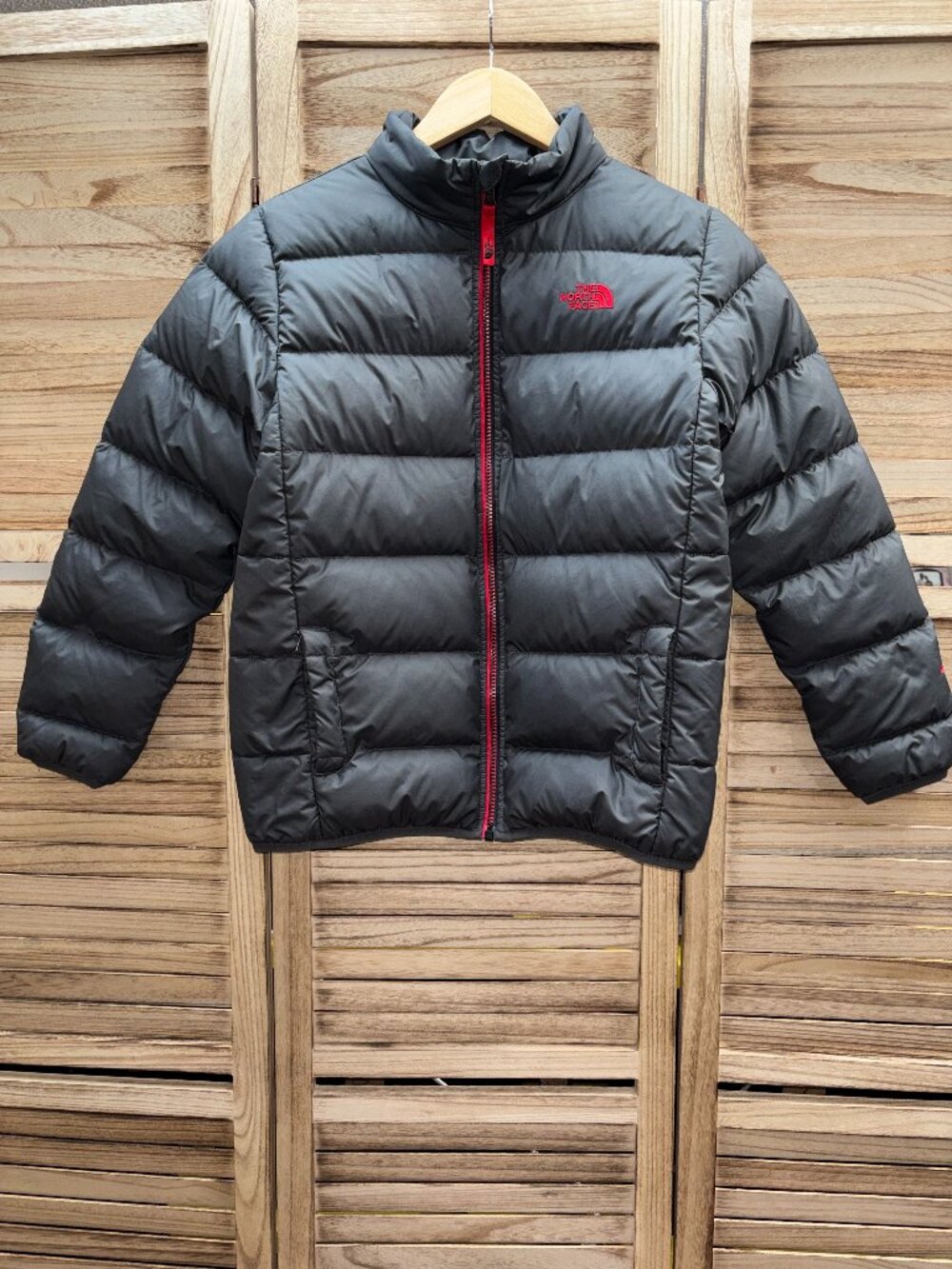 The North Face Youth 550 Down Puffer Jacket – Charcoal Gray & Red